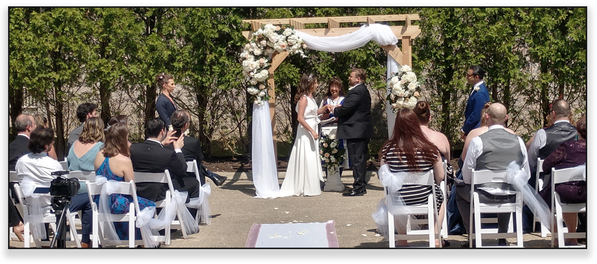 deluxe outside wedding image