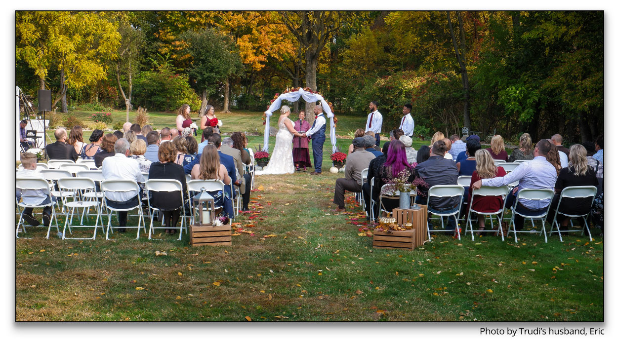 Big outdoor fall wedding, Trudi cooper officiant. Eric Cooper, Photography